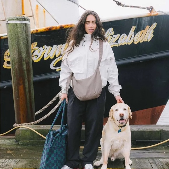 Baggu medium crescent in dove - Picture 3 of 6